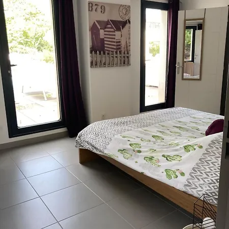 Rez-de-chaussee De 45m2, Piscine, Climatisation, Parking Apartment *
