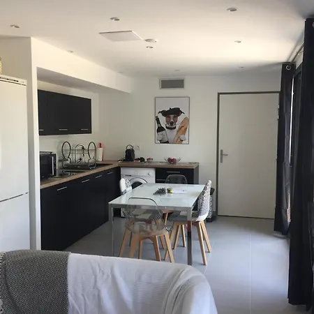 Rez-de-chaussee De 45m2, Piscine, Climatisation, Parking